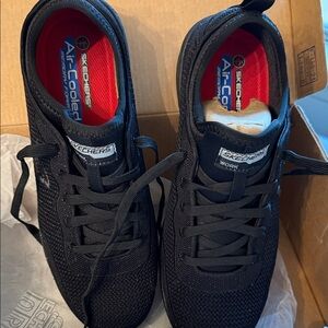 Skechers women’s Black Work Shoes with memory foam and composite toe